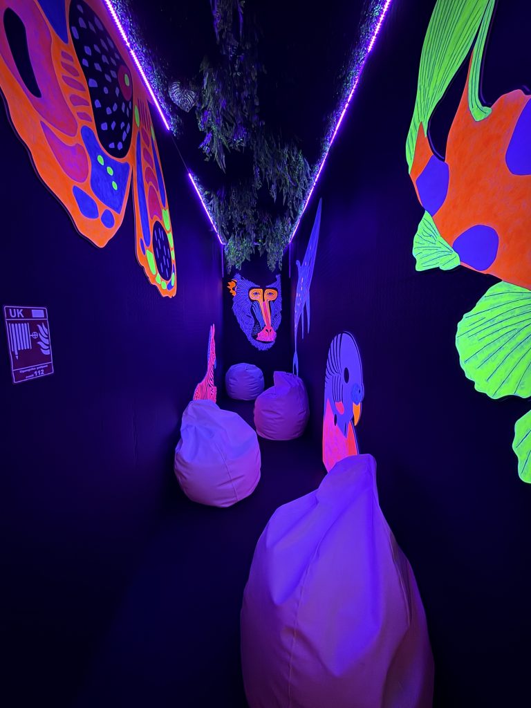uv tunnell with animals
